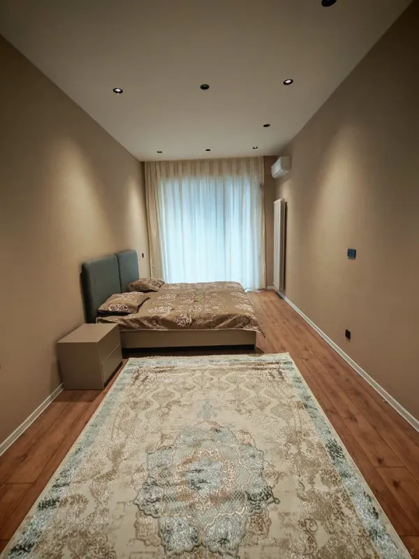 Kirayə verilir 2 otaqlı mənzil 120 m²