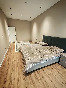 Kirayə verilir 2 otaqlı mənzil 120 m²