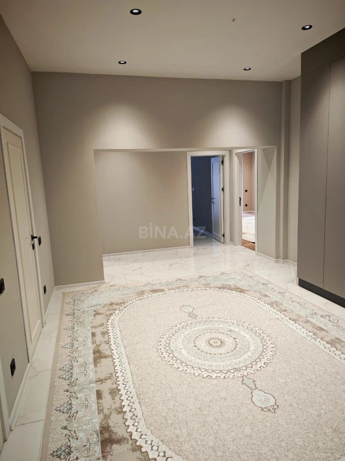 Kirayə verilir 2 otaqlı mənzil 120 m²