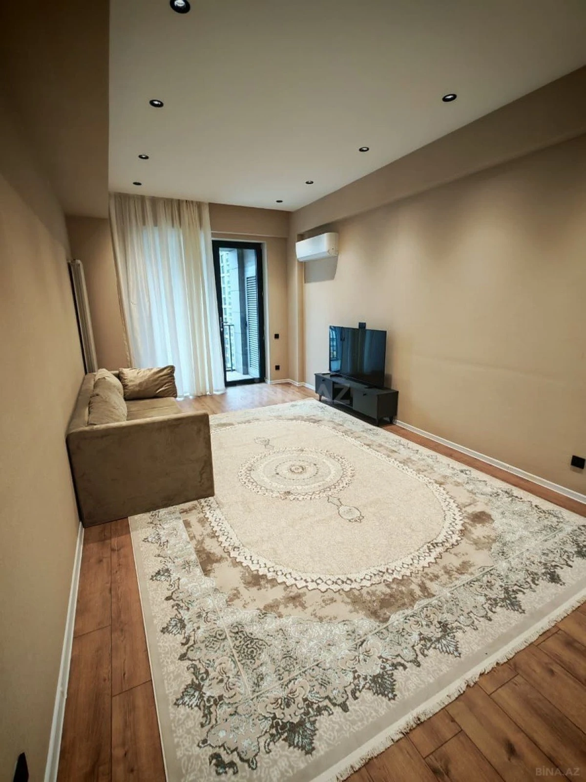 Kirayə verilir 2 otaqlı mənzil 120 m²