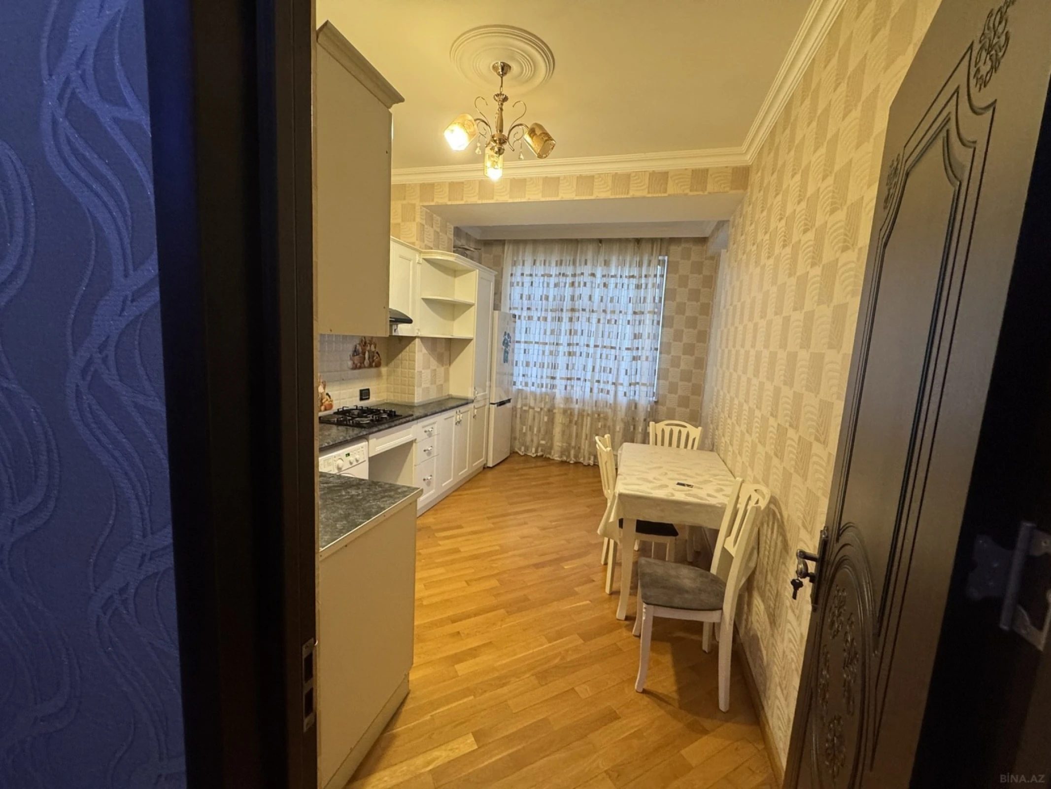 Kirayə verilir 2 otaqlı mənzil 82 m²