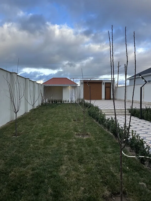 Satılır 4 otaqlı həyət evi 145 m²