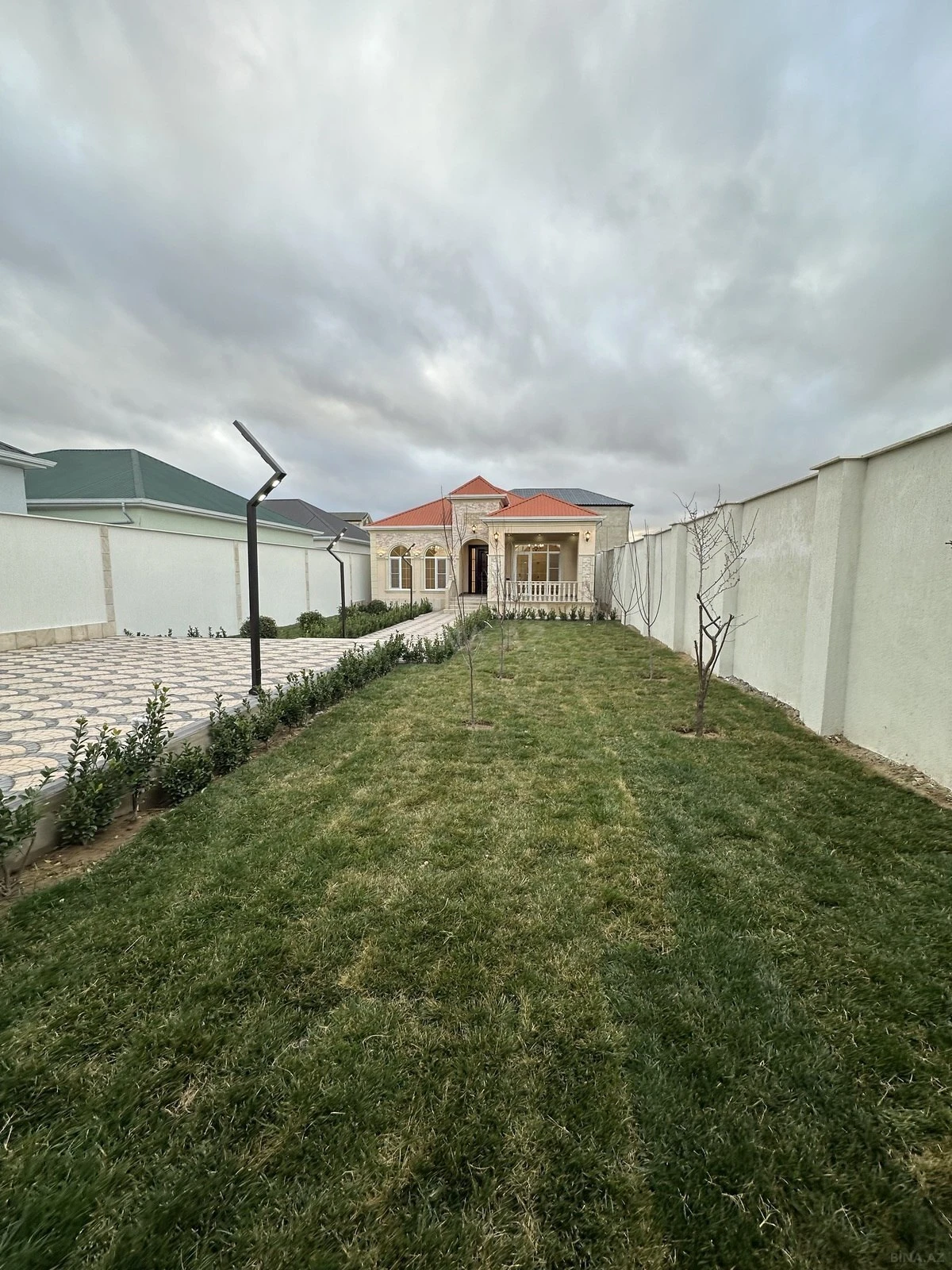 Satılır 4 otaqlı həyət evi 145 m²