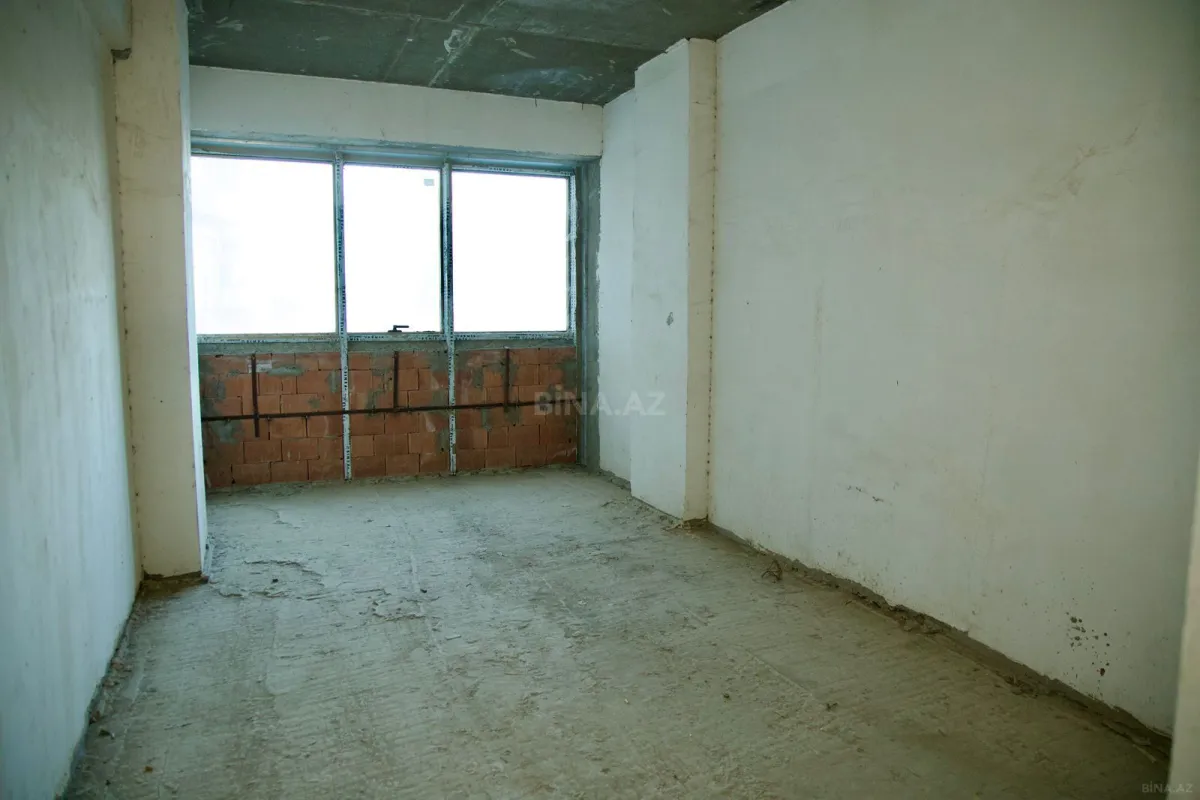 Satılır 4 otaqlı mənzil 195 m²