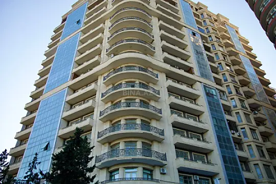 Satılır 4 otaqlı mənzil 195 m²