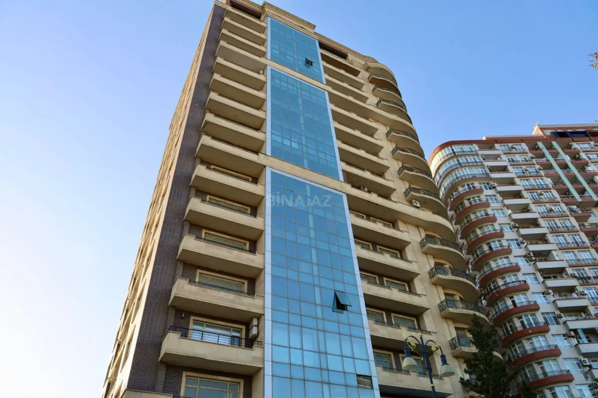 Satılır 4 otaqlı mənzil 195 m²