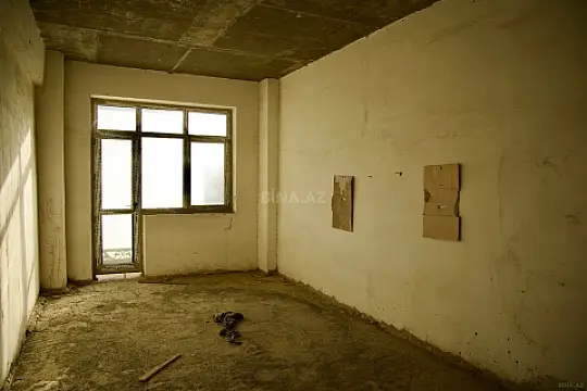 Satılır 4 otaqlı mənzil 195 m²