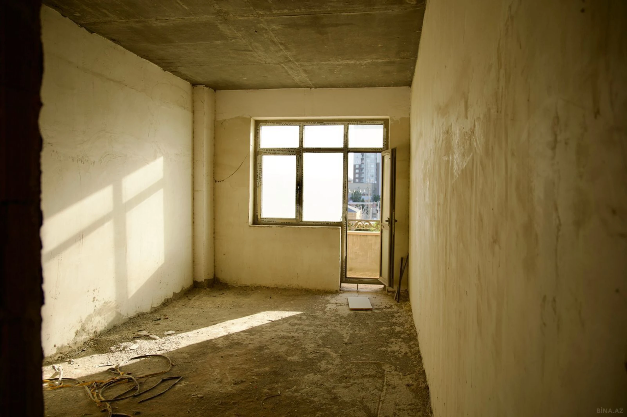 Satılır 4 otaqlı mənzil 195 m²