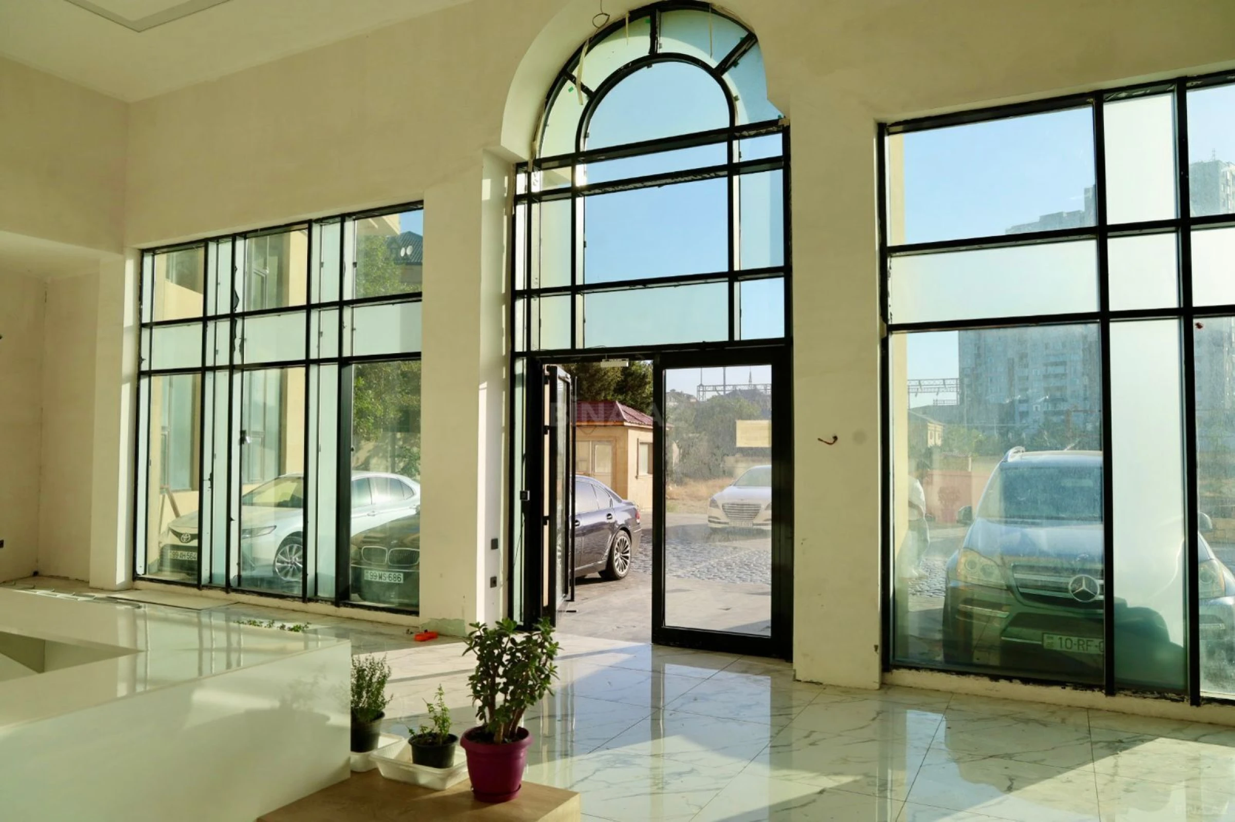 Satılır 4 otaqlı mənzil 195 m²