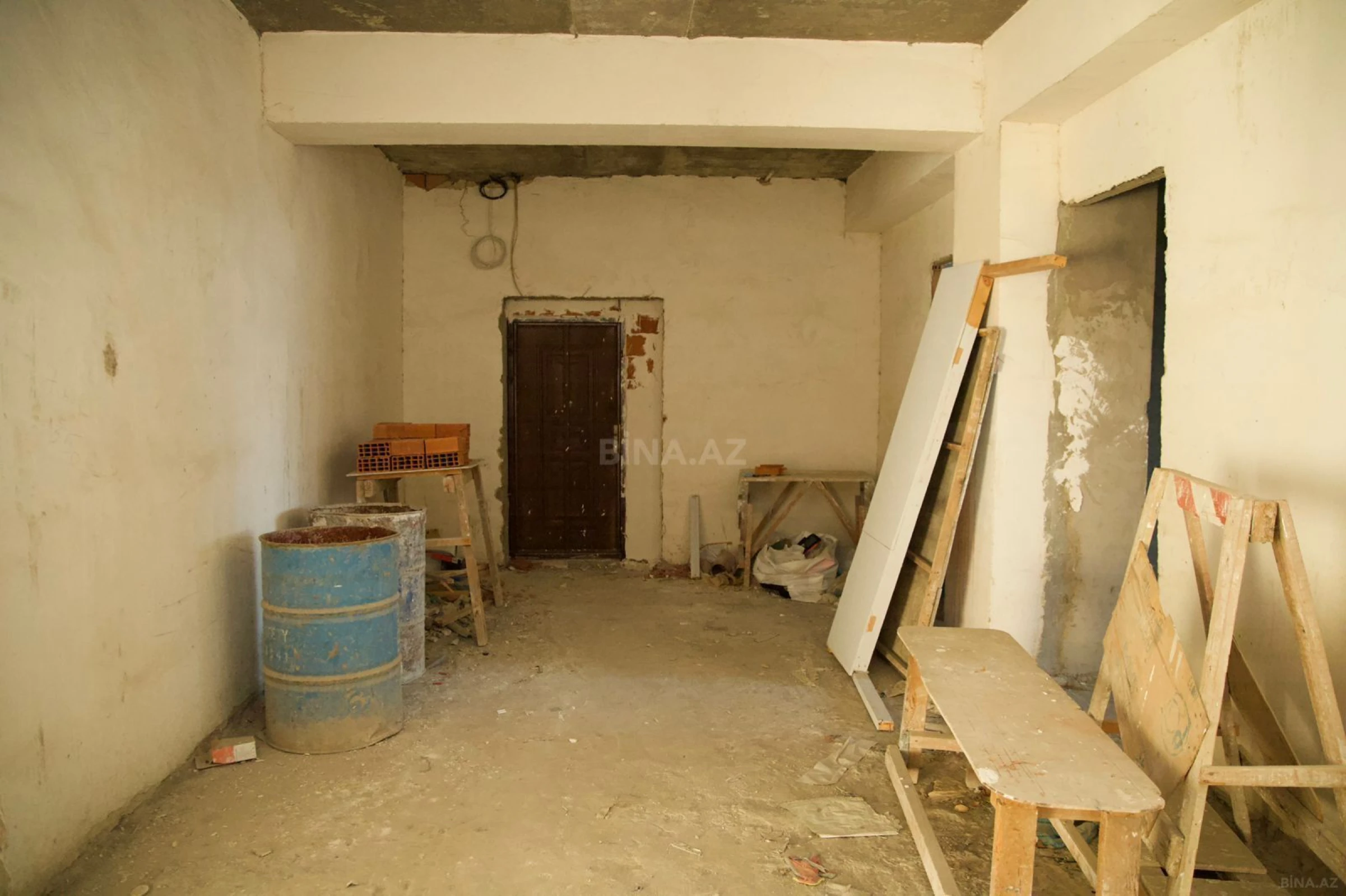 Satılır 4 otaqlı mənzil 195 m²