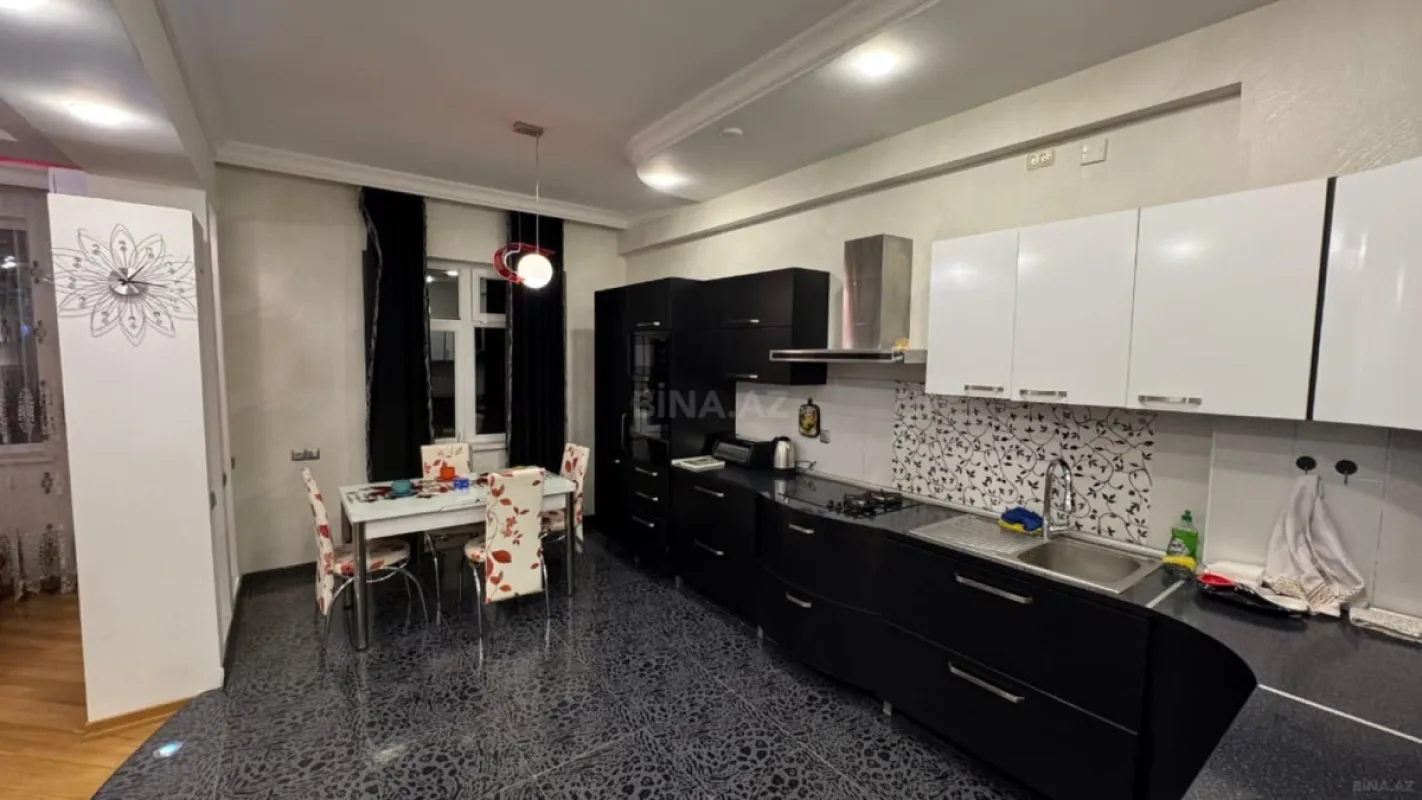 Kirayə verilir 3 otaqlı mənzil 116 m²