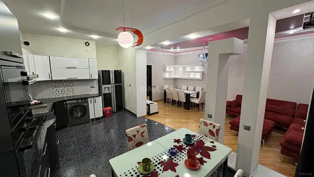 Kirayə verilir 3 otaqlı mənzil 116 m²