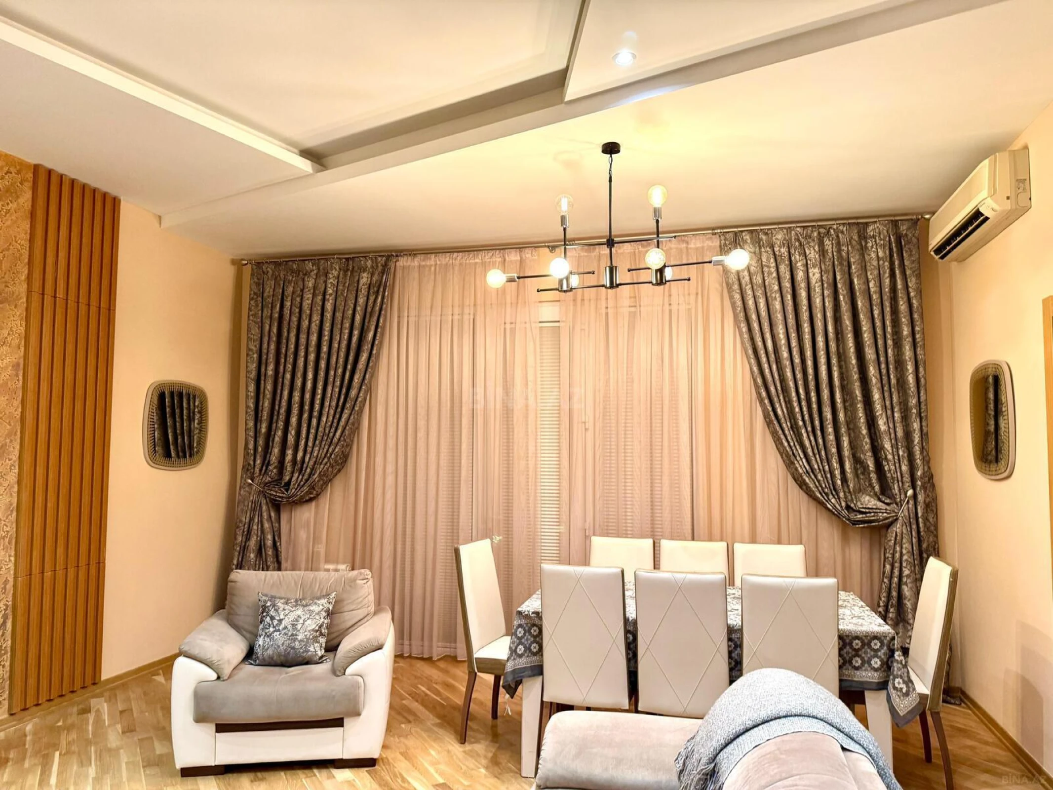Satılır 3 otaqlı mənzil 140 m²