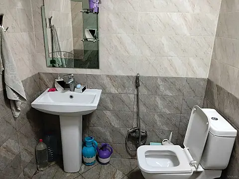 Satılır 4 otaqlı mənzil 140 m²