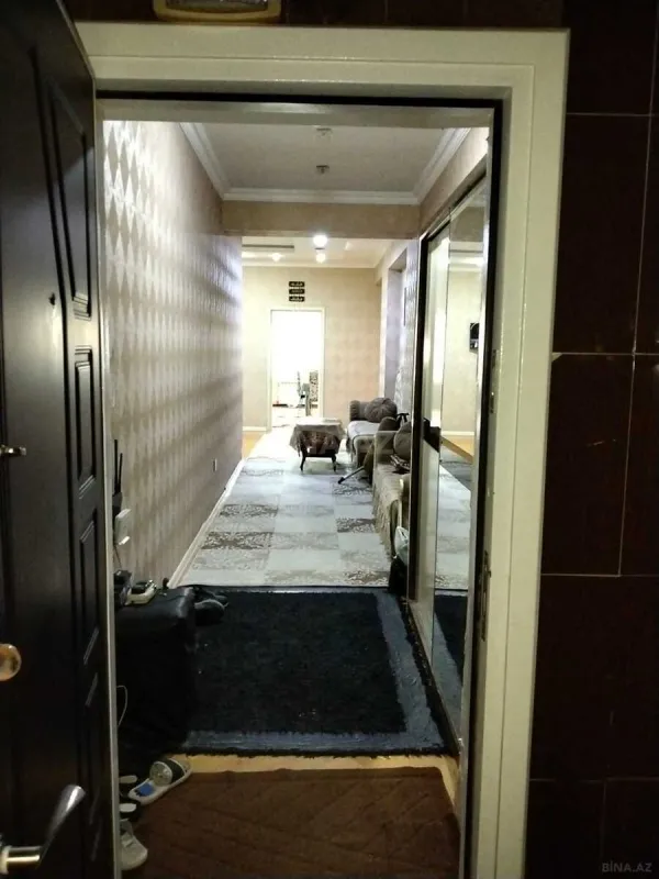 Satılır 4 otaqlı mənzil 140 m²