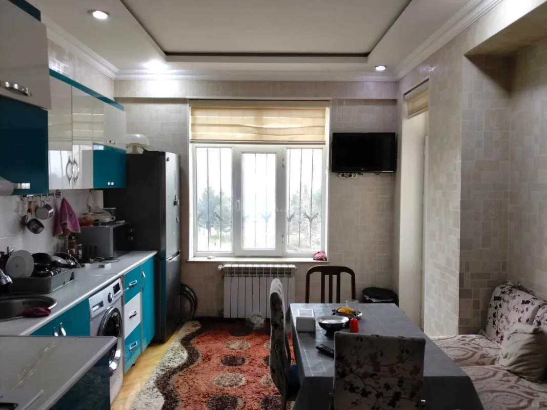 Satılır 4 otaqlı mənzil 140 m²