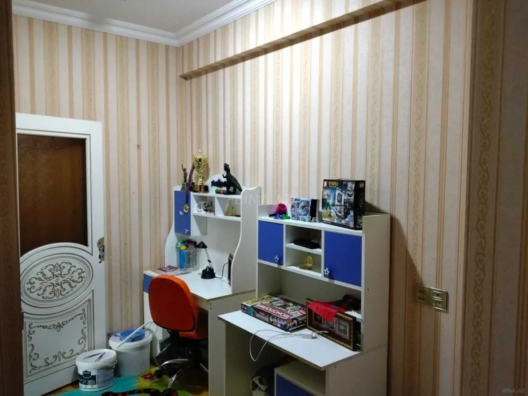 Satılır 4 otaqlı mənzil 140 m²