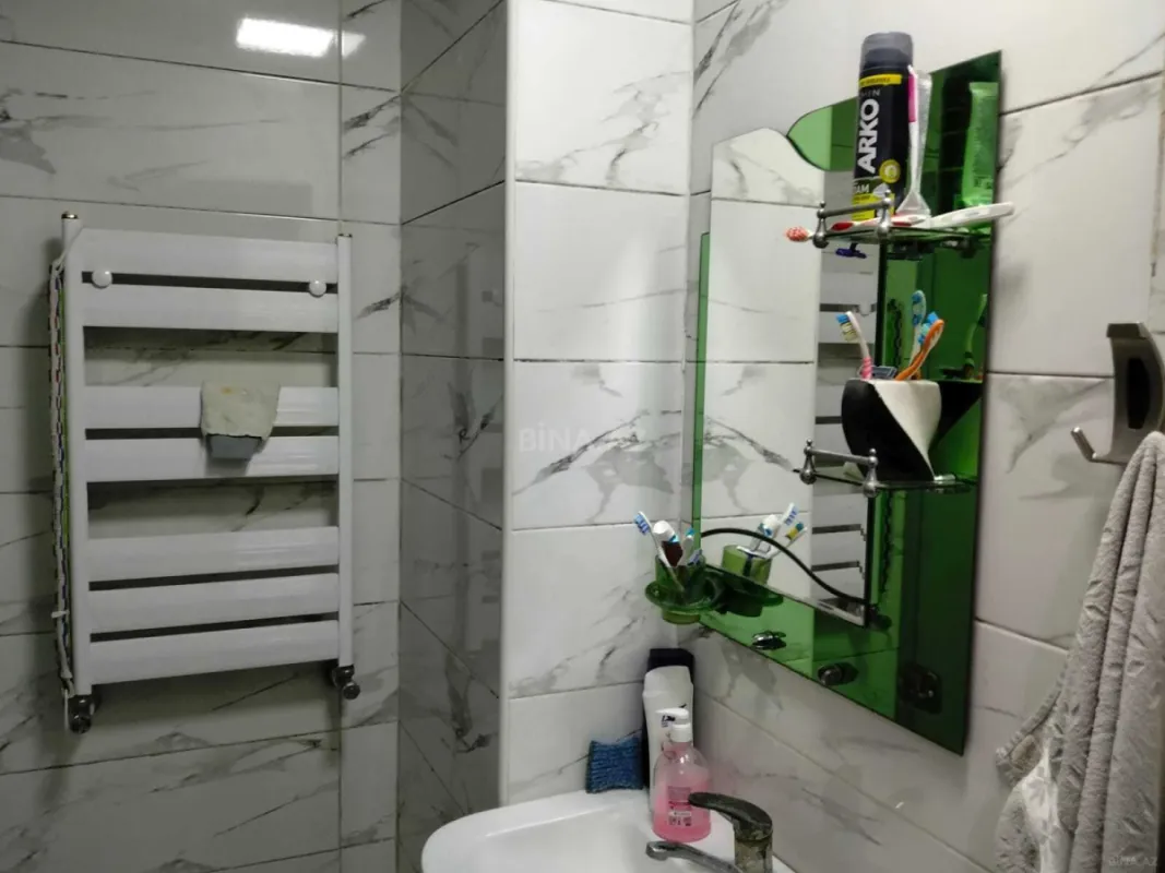 Satılır 4 otaqlı mənzil 140 m²