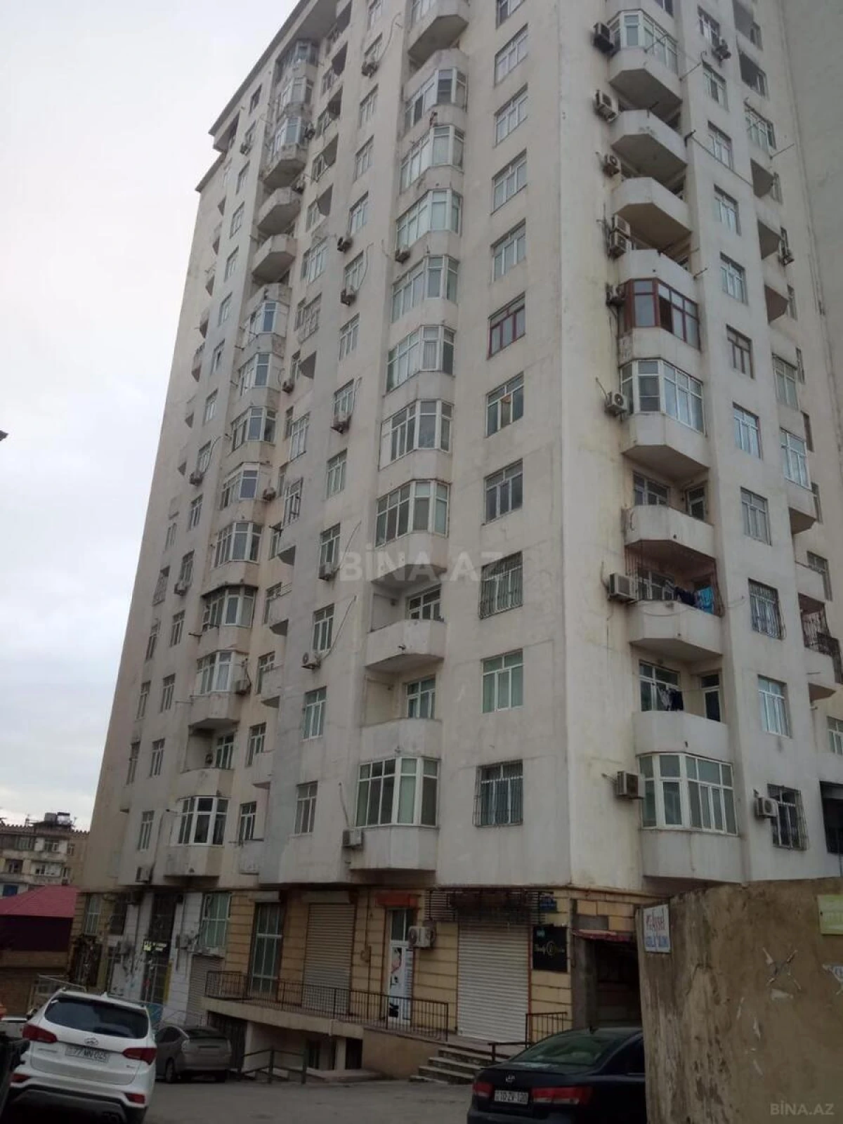 Satılır 4 otaqlı mənzil 140 m²