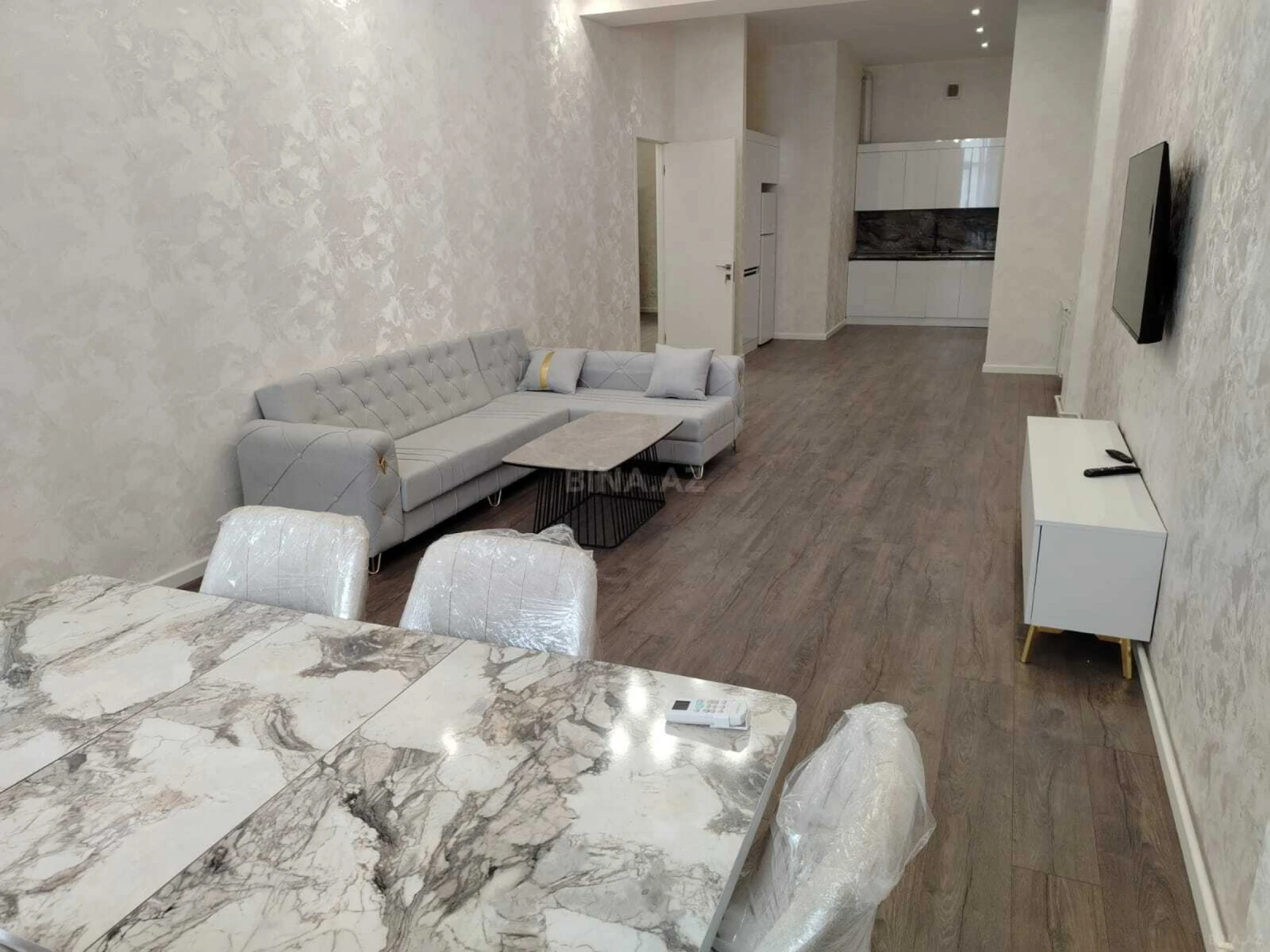 Kirayə verilir 2 otaqlı mənzil 100 m²