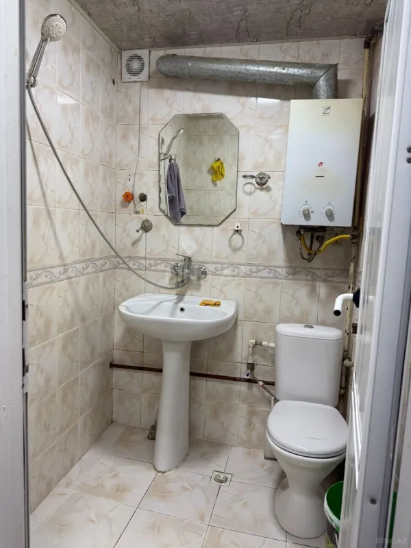 Satılır 1 otaqlı mənzil 385 m²