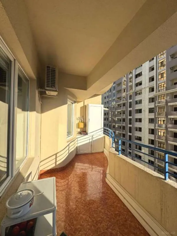 Satılır 4 otaqlı mənzil 185 m²