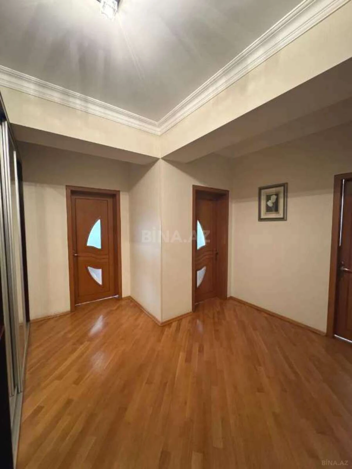 Satılır 4 otaqlı mənzil 185 m²