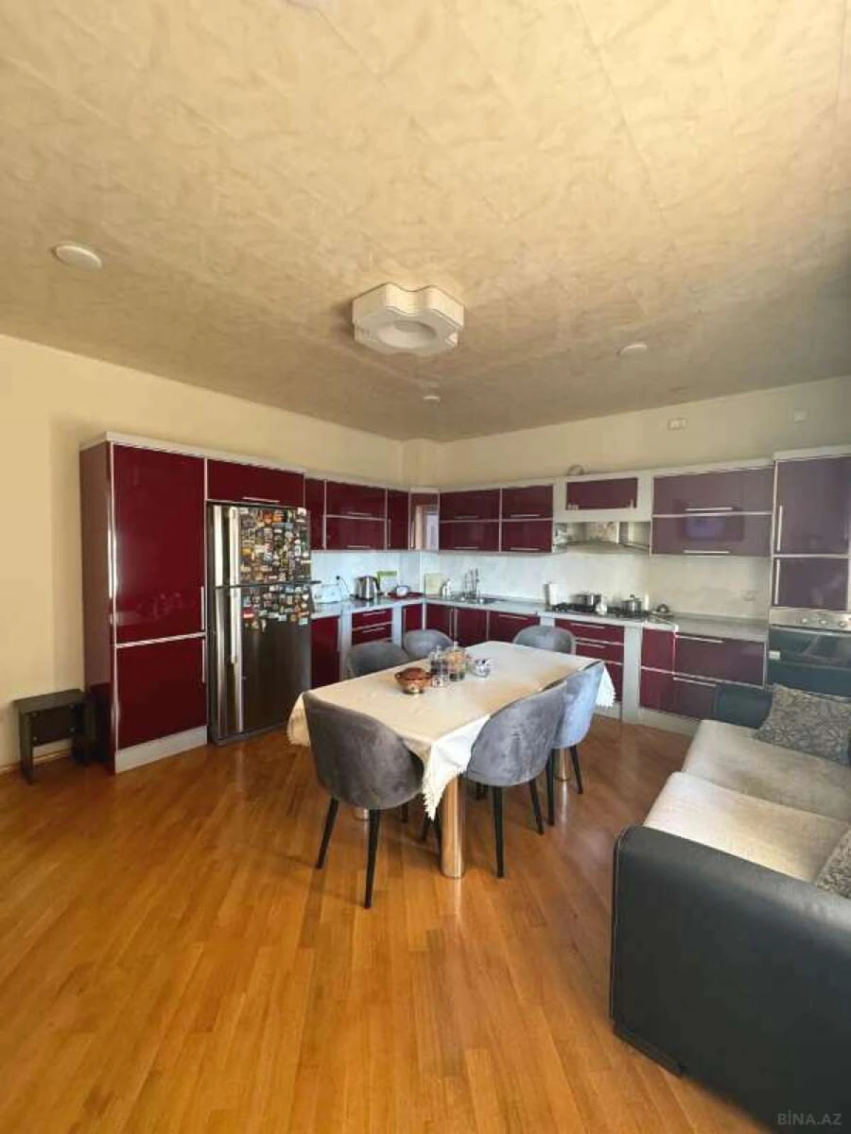 Satılır 4 otaqlı mənzil 185 m²