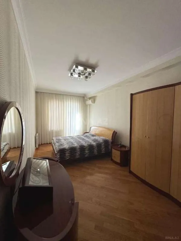 Satılır 4 otaqlı mənzil 185 m²