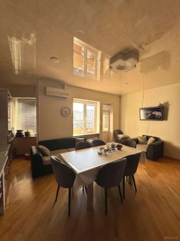 Satılır 4 otaqlı mənzil 185 m²