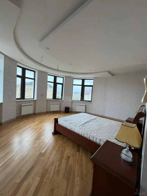Satılır 8 otaqlı həyət evi 780 m²