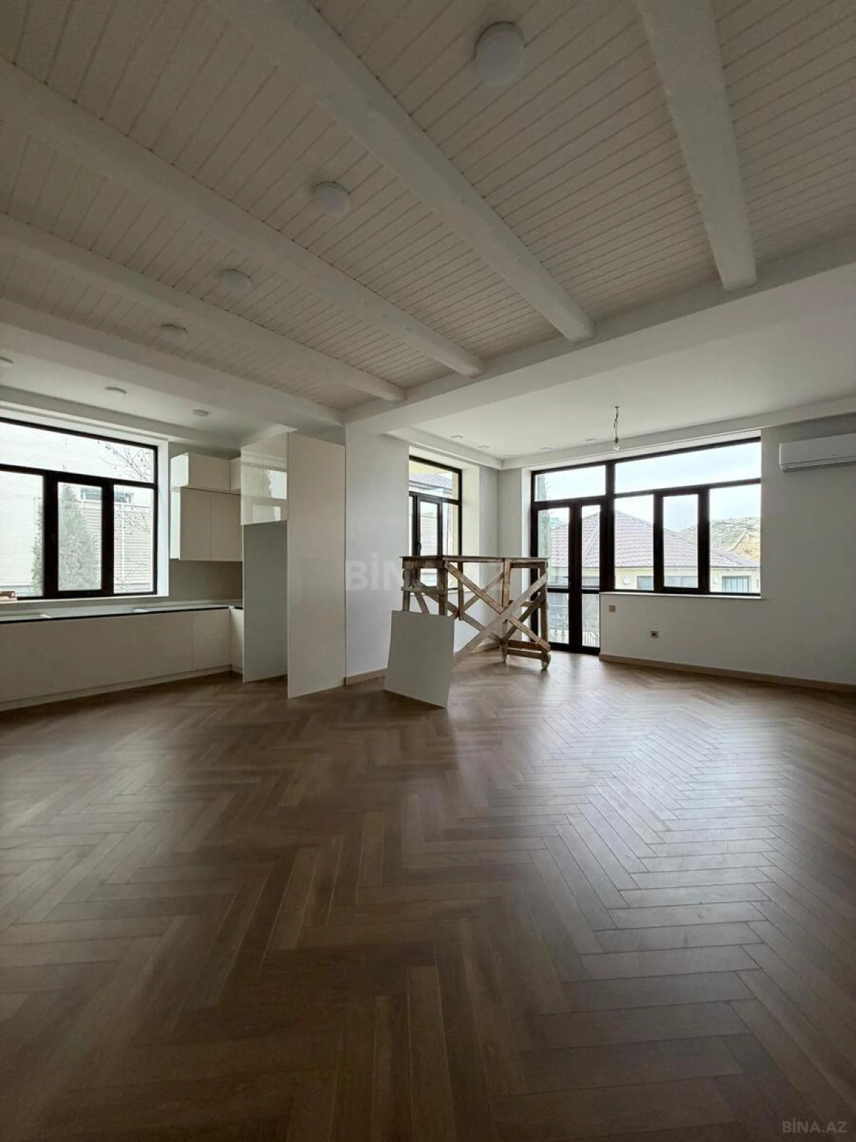 Satılır 8 otaqlı həyət evi 780 m²