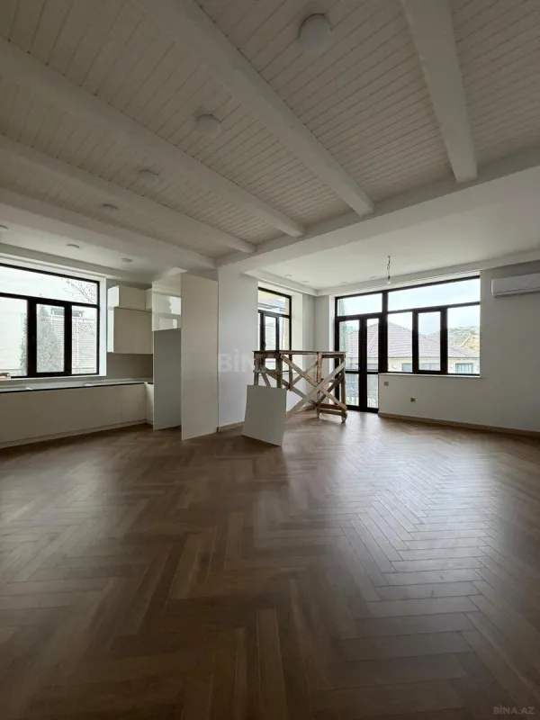 Satılır 8 otaqlı həyət evi 780 m²