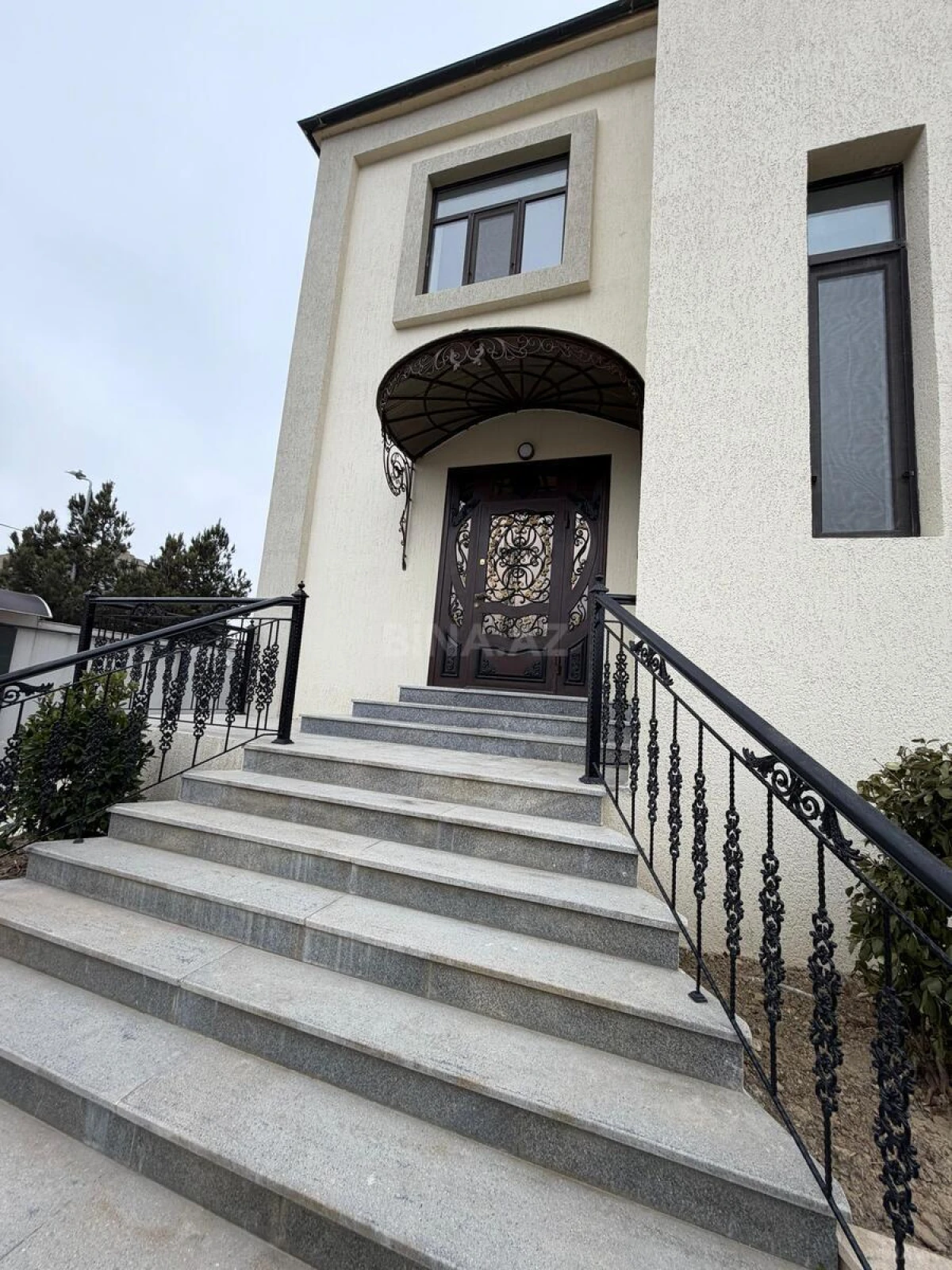 Satılır 8 otaqlı həyət evi 780 m²