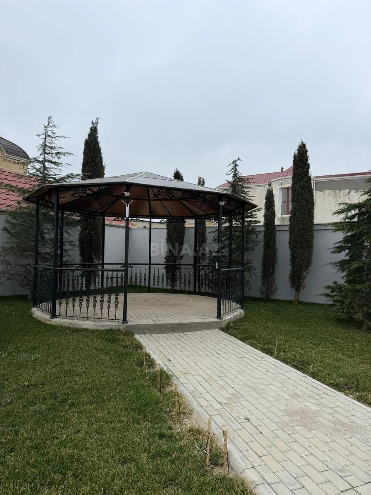 Satılır 8 otaqlı həyət evi 780 m²