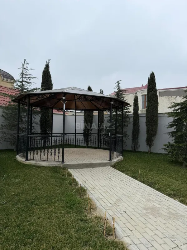 Satılır 8 otaqlı həyət evi 780 m²