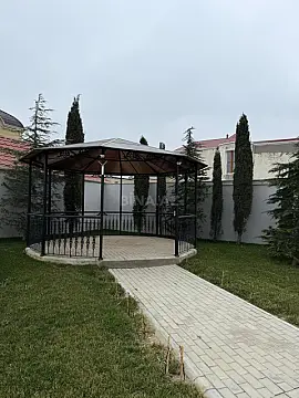 Satılır 8 otaqlı həyət evi 780 m²