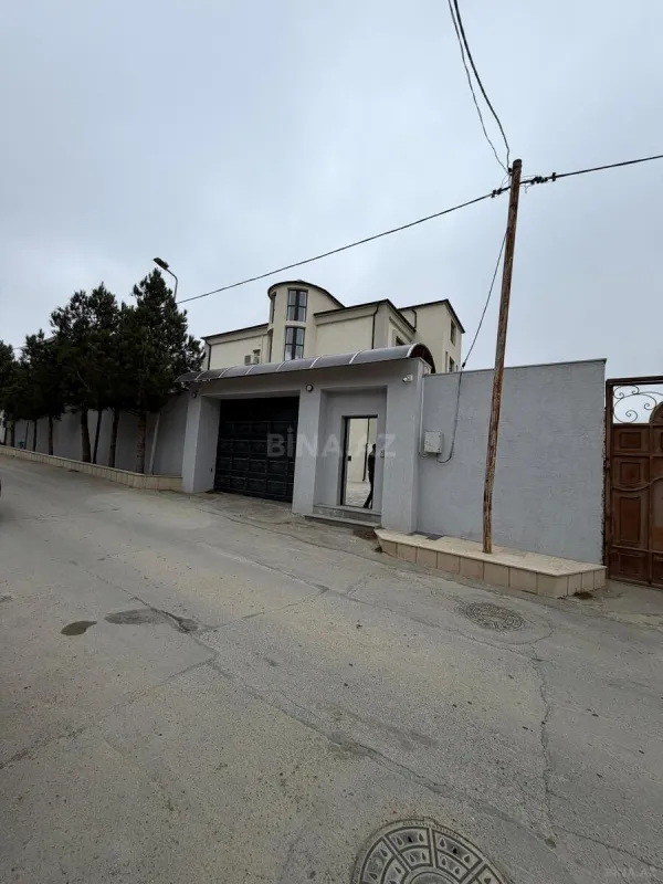Satılır 8 otaqlı həyət evi 780 m²