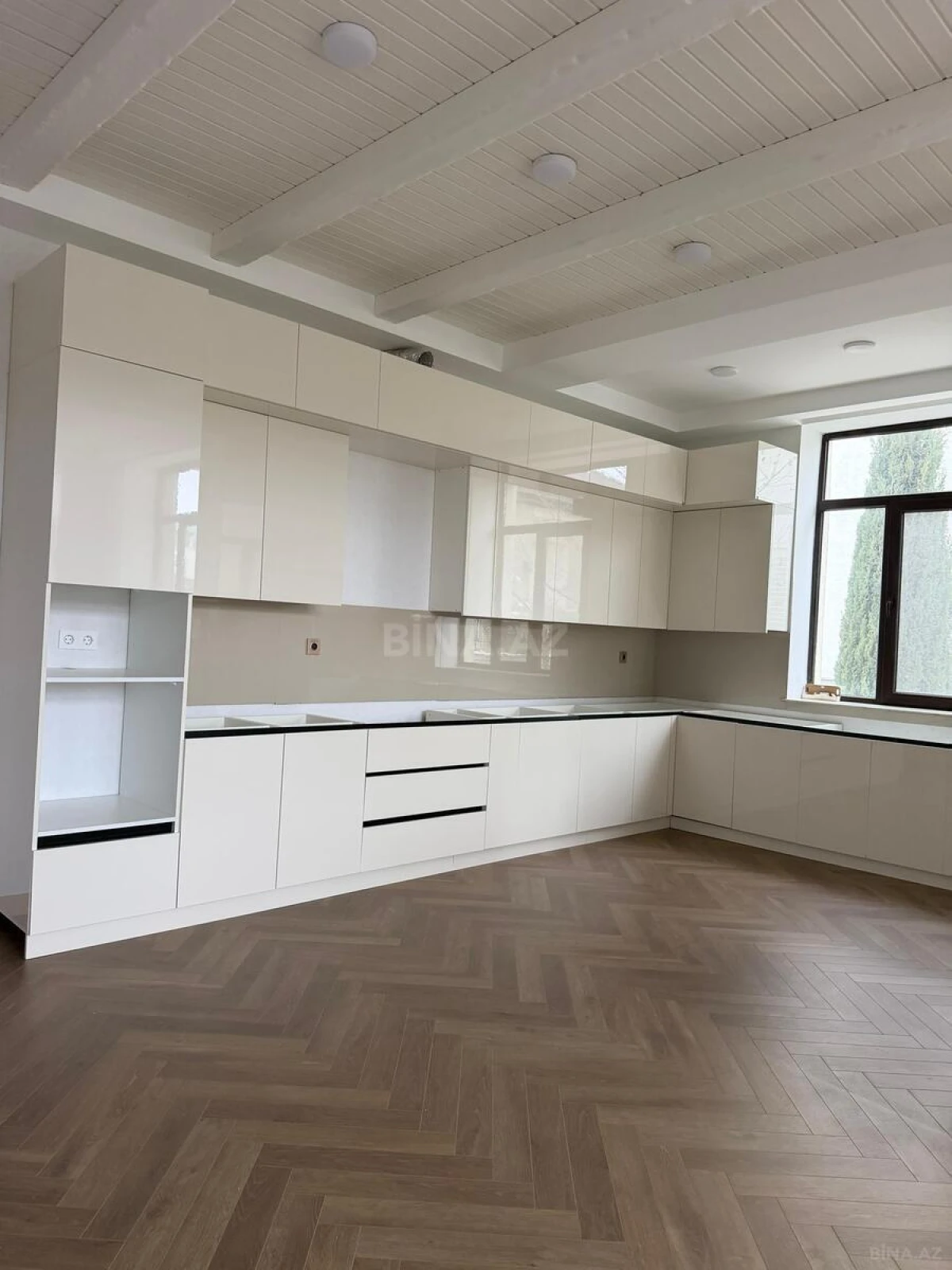 Satılır 8 otaqlı həyət evi 780 m²