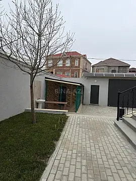 Satılır 8 otaqlı həyət evi 780 m²
