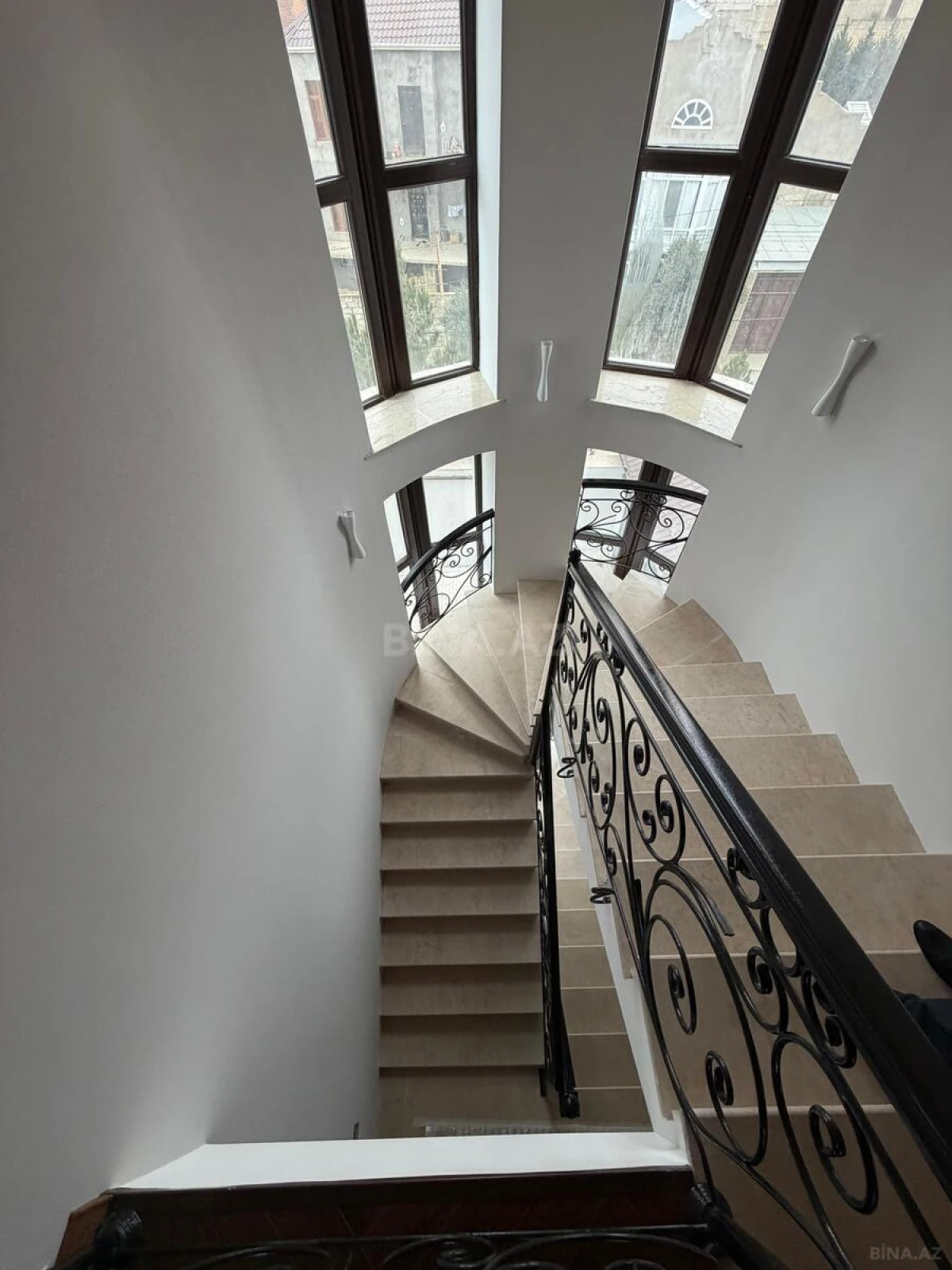 Satılır 8 otaqlı həyət evi 780 m²