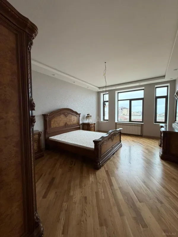 Satılır 8 otaqlı həyət evi 780 m²