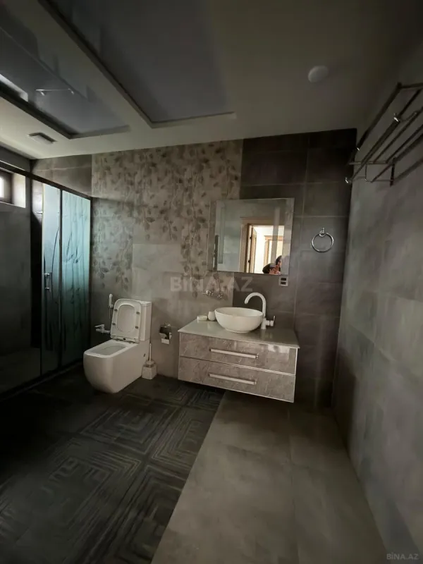 Satılır 8 otaqlı həyət evi 780 m²