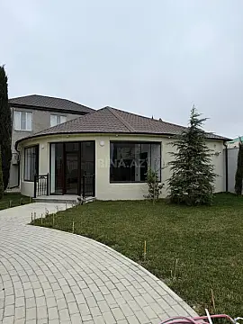 Satılır 8 otaqlı həyət evi 780 m²