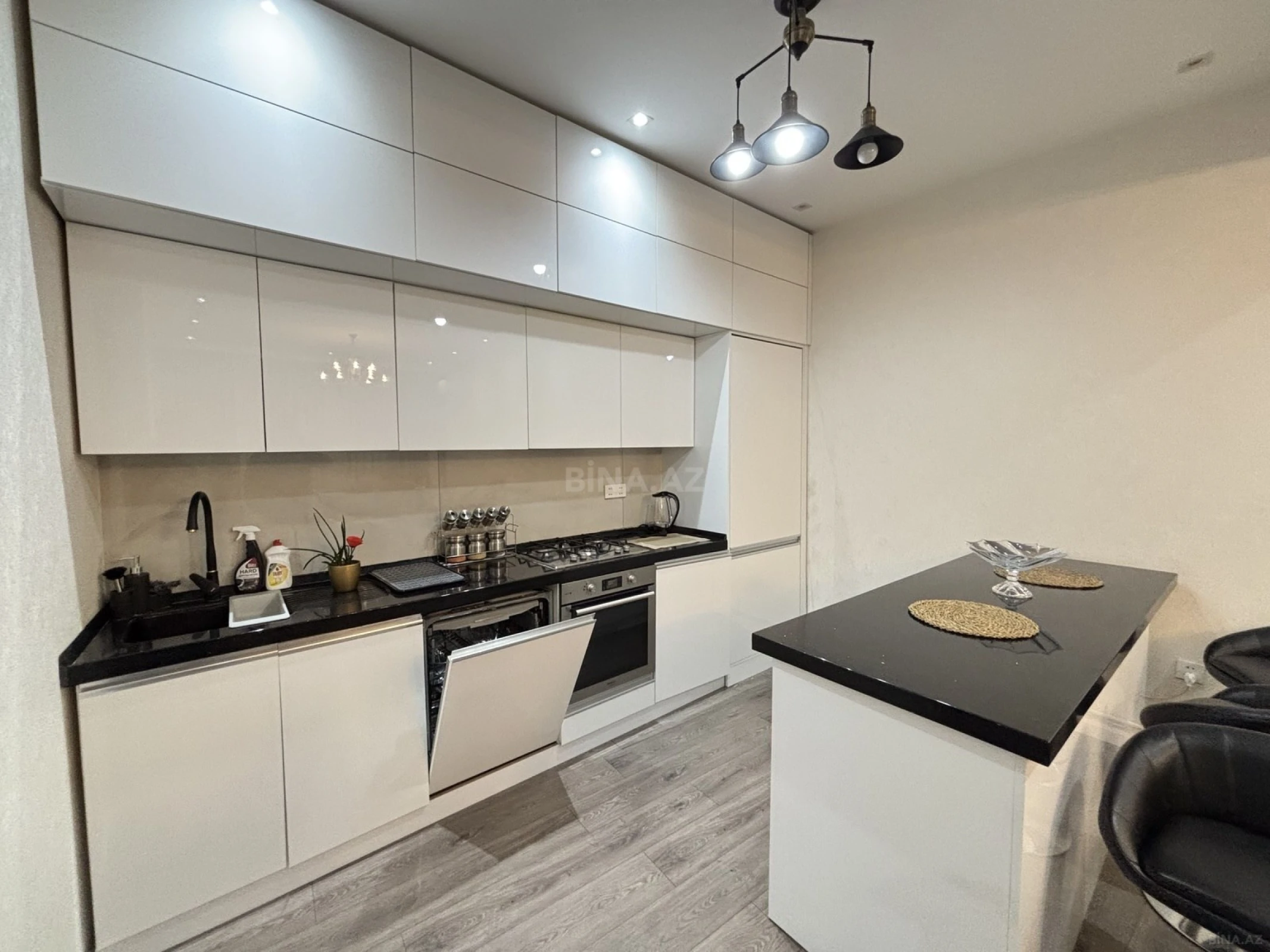 Kirayə verilir 3 otaqlı mənzil 100 m²