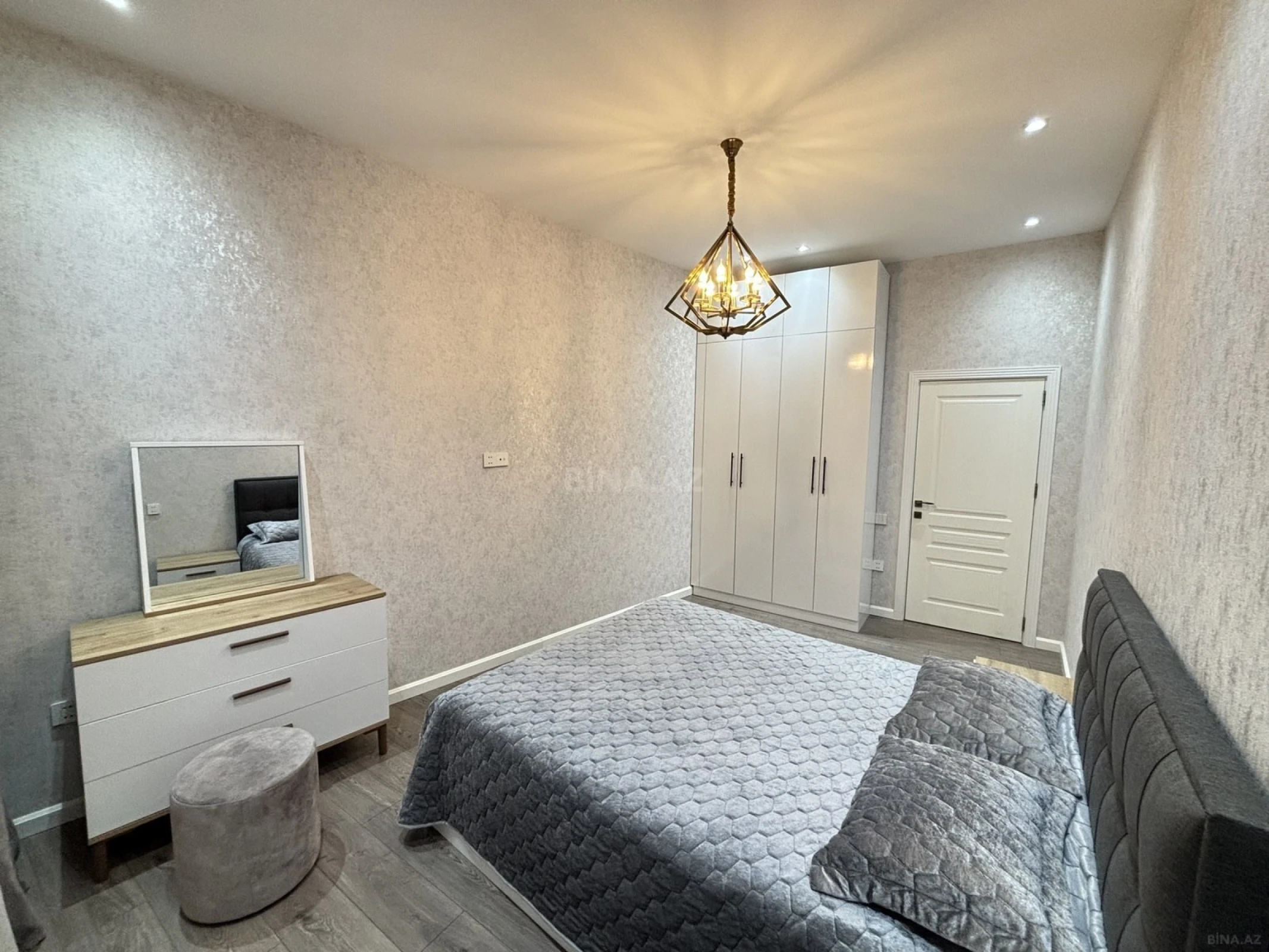 Kirayə verilir 3 otaqlı mənzil 100 m²