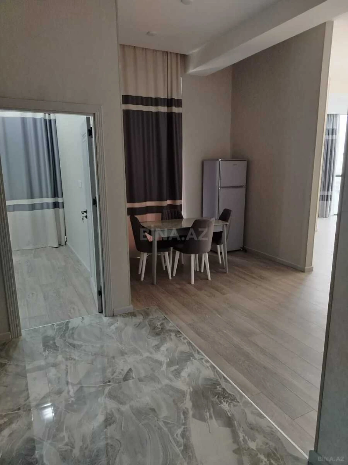 Kirayə verilir 2 otaqlı mənzil 75 m²