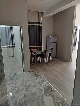 Kirayə verilir 2 otaqlı mənzil 75 m²