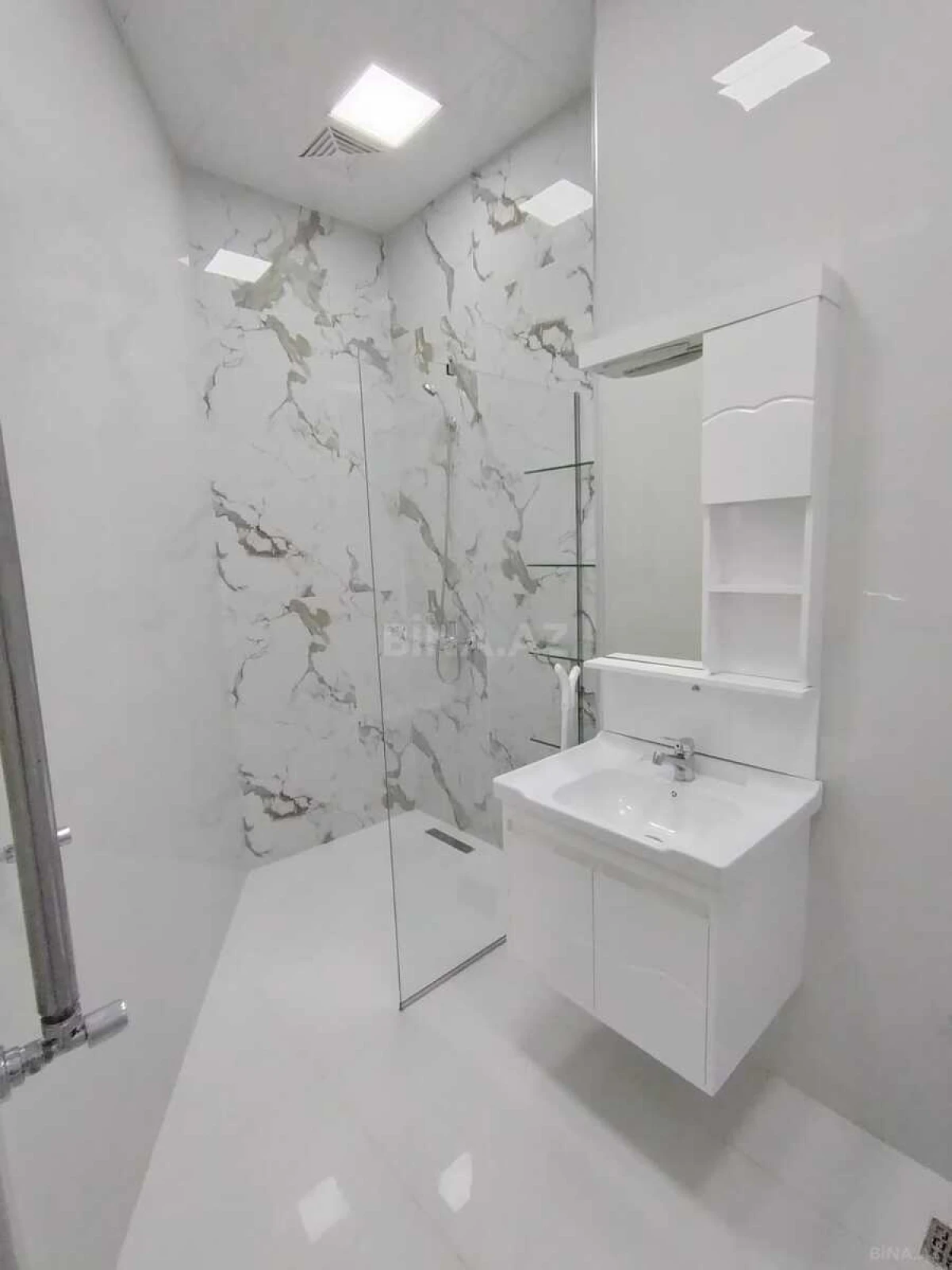 Kirayə verilir 2 otaqlı mənzil 75 m²