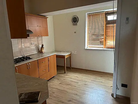 Satılır 4 otaqlı mənzil 81.4 m²